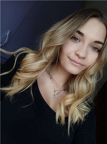 Laureata in lingue, impartisco lezioni di inglese online dagli 11 anni fino ai 16
