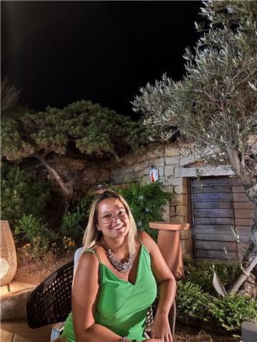 Ragazza universitaria offre lezioni per l'insegnamento di italiano, improntando la lezioni anche verso u adeguato metodo di studio. imparare a fare collegamenti anche con altre materie