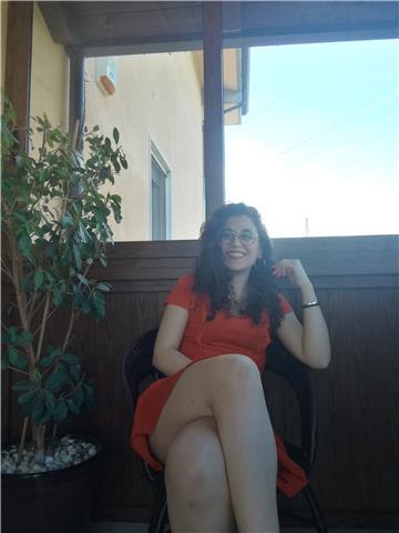 Sono diplomata al liceo delle scienze umane e studio all'università, offro ripetizioni di italiano e storia