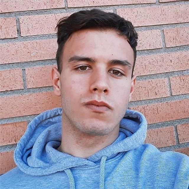 Chico estudiante de Ciencias políticas puede impartir clases de geografía ya que soy conocedor del campo y dinámico con ganas de trabajar y aprender trabajando. Amable y educado