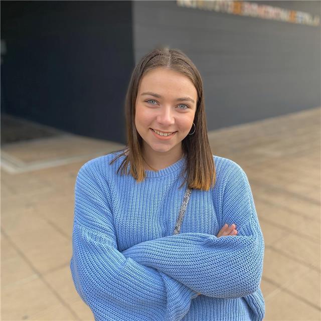 Estudiante de biología que imparte clases hasta nivel de bachillerato