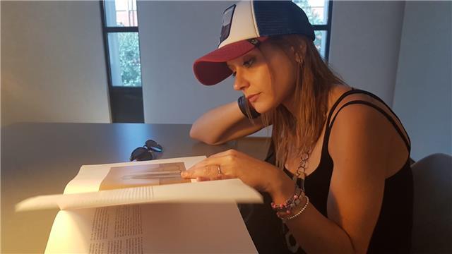 Studentessa universitaria offre aiuto compiti ai ragazzi di elementari e medie; sussidio allo studio per altri gradi scolastici in materie umanistiche