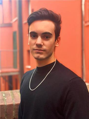 Studente universitario da ripetizioni per scuole medie/superiori