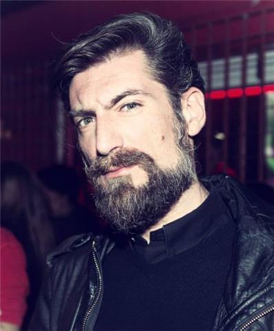 Laureato in economia impartisce lezioni di ragioneria generale e partita doppia