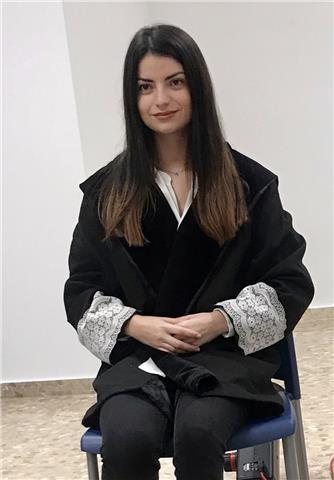 Doctoranda ofrece clases de química, bilogía, física