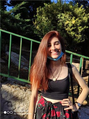 Profesora de lengua y literatura, historia (todos los cursos) latín y economía (ESO)