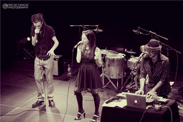 Canta, saca tu alma, repite. clase de canto barcelona. sing, show your heart, repeat. vocal coach barcelona