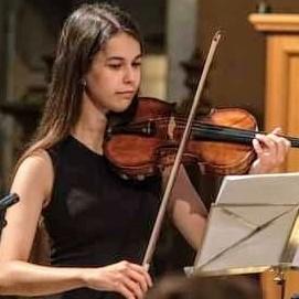 Profesora de violín y lenguaje musical. Titulación en Grado Medio y cursando tercer año del Superior en el Conservatorio Superior de Música del Liceu. Experiencia de 1 año dando clases particulares