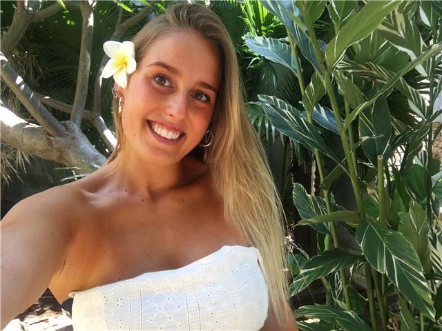 Doy clases de francés y de inglés. tengo experiencia con niños de la eso con todas las materias