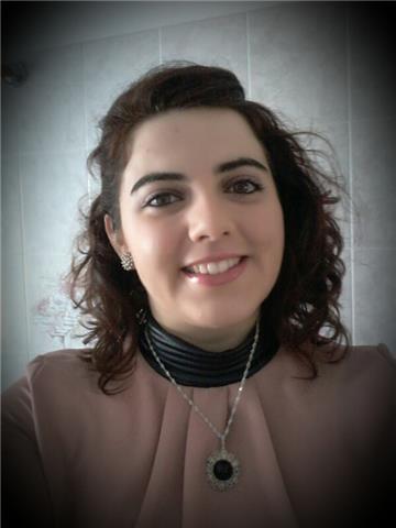 Ragazza laureata si offre come aiuto compiti per ragazzi delle elementari o medie