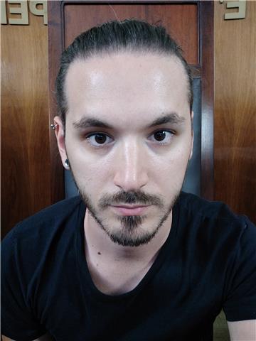 Ciao sono un musicista diplomato alla Nam Milano, offro lezioni di chitarra sia acustica che elettrica, con la possibilità (a seconda dell'interesse o meno) di approfondire la pratica con la teoria musicale