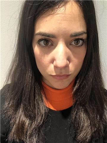 Buongiorno, sono una ragazza di 30 anni laureata in lingue, nata da una madre francese e padre italiano. Ho vissuto a Londra, Parigi e Milano. Impartisco lezioni private di francese per persone adulte, bambini, liceali o universitari. In questo momento so