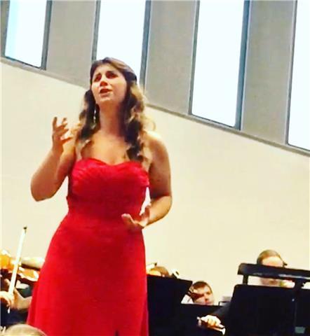 Salve, sono una cantante lirica professionista diplomata presso il conservatorio di musica o. respighi di latina con il massimo dei voti