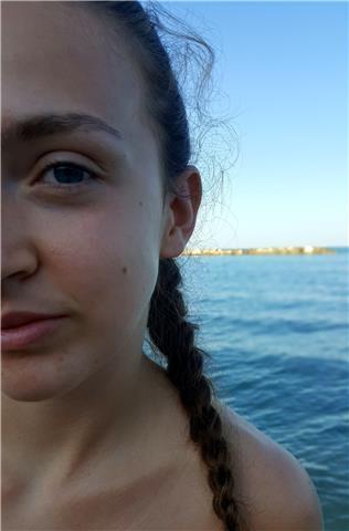 Studentessa di medicina diplomata al liceo linguistico offre ripetizioni