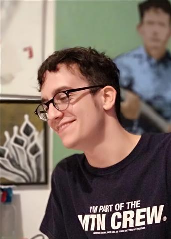 Ofrezco clases de dibujo, cómic, iniciación a la animación visual, clases mural sobre pared con técnica espray y paquete adobe