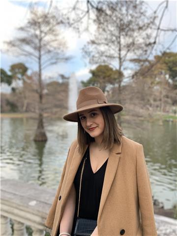 Doy clases particulares a niños y niñas de educación infantil y primaria. tengo experiencia ya que he dado clases en varias ocasiones