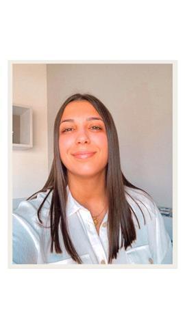 Estudiante de enfermería, con bachillerato científico que ofrece clases de naturales y biologia. des de primaria hasta 4º de la eso