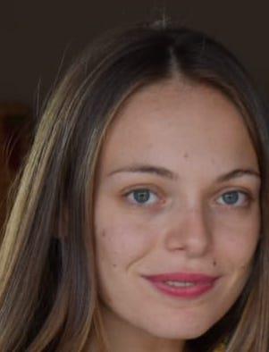 Sono un'insegnate di italiano, latino, storia e geografia. Sono laureata in Filologia Moderna, offro ripetizioni private. Vorrei essere d'aiuto per coloro che lamentano delle lacune in campo umanistico, al fine di aiutarli ad accrescere e sviluppare al me