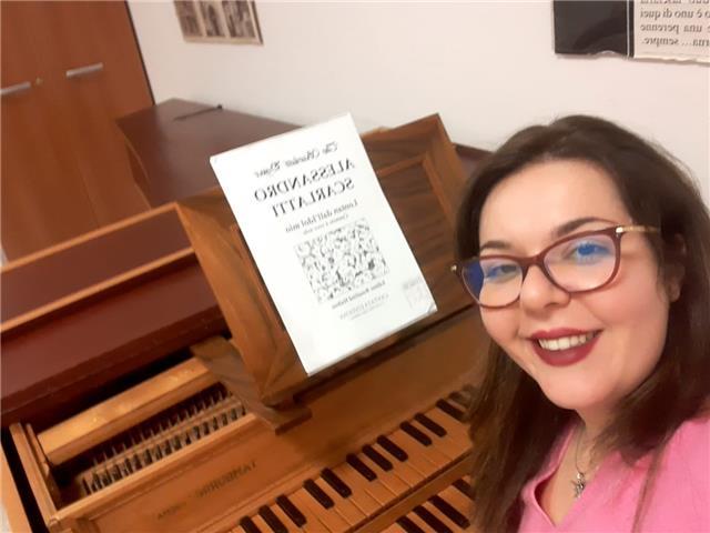 Cantante e direttrice di coro offre lezioni di teoria musicale e vocalità