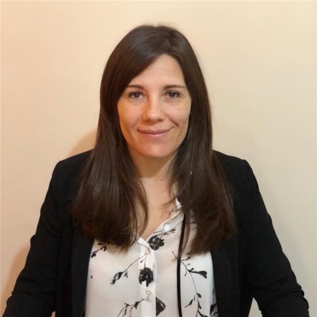 Psicologa e Psicoterapeuta impartisce lezioni di varie materie per lo più di ambito umanistico sia per scuole medie, superiori e università: psicologia, pedagogia, filosofia, storia, letteratura greca e latina