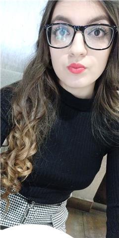 Doy clases particulares de inglés, tengo de estudios hechos hasta bachillerato y estoy preparando para sacar el título de inglés b2