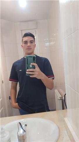 Profesor novato para dar clases de inglés, con muchos años de estudio en el idioma.
Para alumnos de ESO