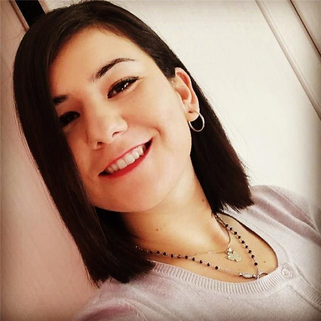 Laureata in giurisprudenza, fornisce ripetizioni di diritto per studenti delle scuole superiori