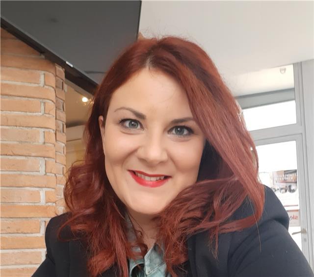 Si impartiscono lezioni di storia a studenti di liceo e istituti professionali
