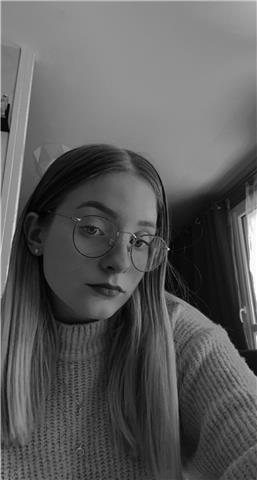 étudiante en première STMG