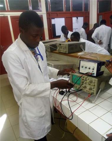 Professeur de physique natif offre des cours particuliers aux adultes à Cotonou