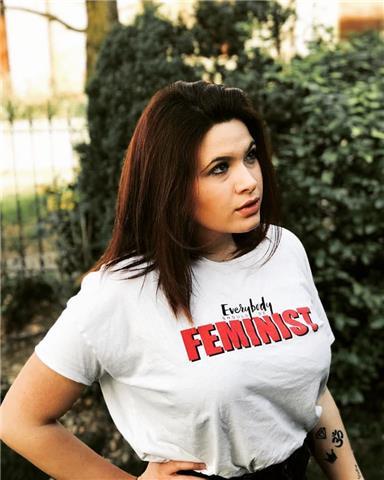 Diplomata liceo linguistico offre aiuto studio e compiti in materie linguistiche ed umanistiche