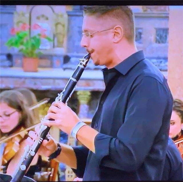 Docente di Clarinetto presso Ministero Istruzione. Primo Clarinetto Solista presso OFC - Orchestra Filarmonica Campana