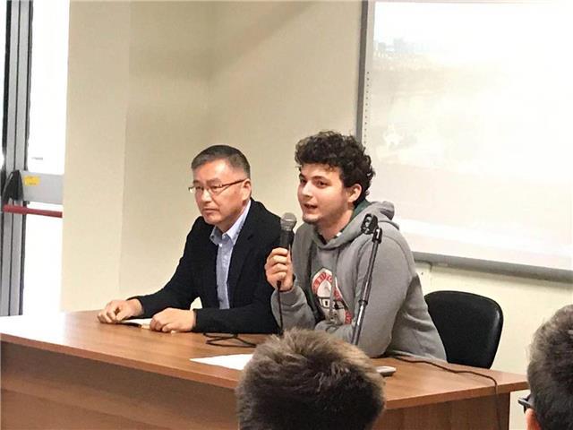 Si impartiscono lezioni private (online) di lingua cinese per qualunque tipo di competenza linguistica (lettura, ascolto, conversazione, composizione, traduzione)