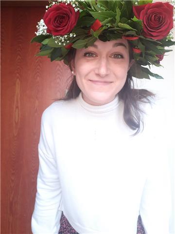 Neolaureata in lingue e letterature straniere all'università degli studi di milano, con numerose esperienze di lavoro e studio in francia e in spagna, offre aiuto per ripetizioni, ore di conversazione o insegnamento delle lingue francese e spagnolo