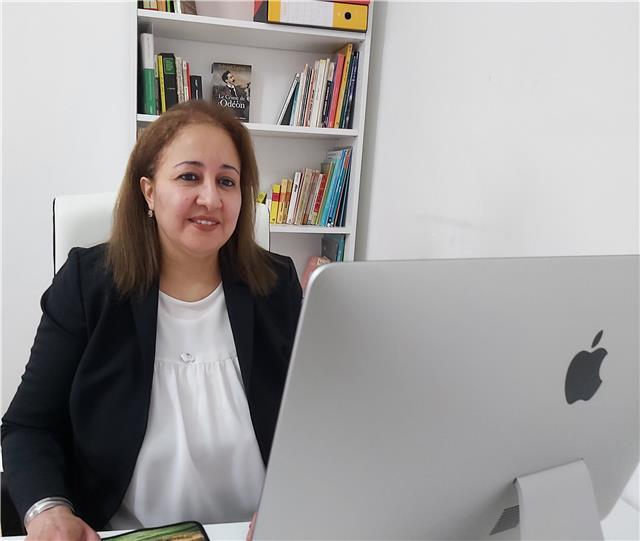 Insegnante madrelingua e interprete-traduttrice