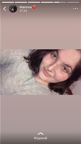Ragazza si offre per dare ripetizioni
