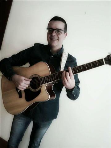INSEGNANTE DI CHITARRA CLASSICA,JAZZ,ROCK ,FUSION
CORSO DI IMPROVVISAZIONE E TECNICA CHITARRISTICA