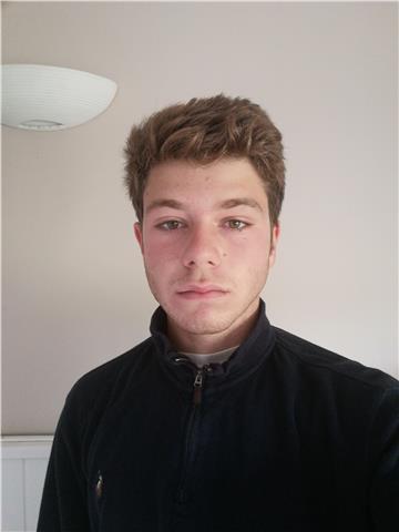 Estudiante de derecho y ade, me ofrezco a dar clases particulares en cualquier materia para estudiantes de la eso y bachillerato