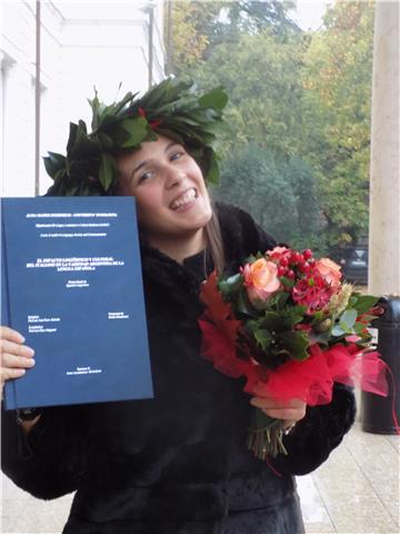 Laureata in magistrale in lingue, offre lezioni private di spagnolo