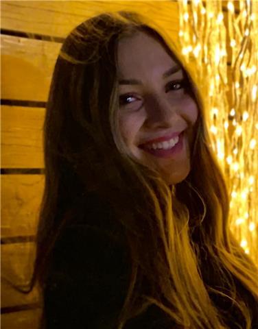 Studentessa universitaria in ingegneria meccanica, diplomata Liceo classico a pieni voti, impartisce ripetizioni e lezioni (individuali e non) di matematica, fisica, italiano, inglese, latino, greco, chimica, biologia, ecc