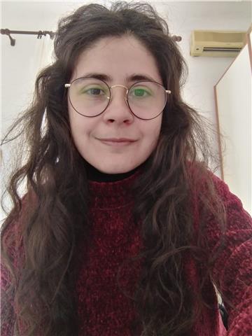 Studentessa universitaria ,in possesso del diploma di Liceo Classico, impartisce lezioni di italiano