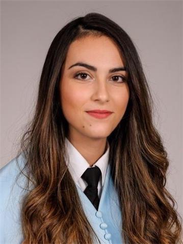 Doy clases de lengua y literatura, inglés... además puedo ayudar y reforzar al alumno si tiene dificultades para estudiar