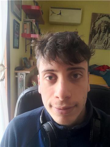 Sono un ragazzo molto appassionato di storia. sono sempre disponibile a far vedere a chiunque quanto può essere interessante se guardata in una prospettiva diversa da quella scolastica