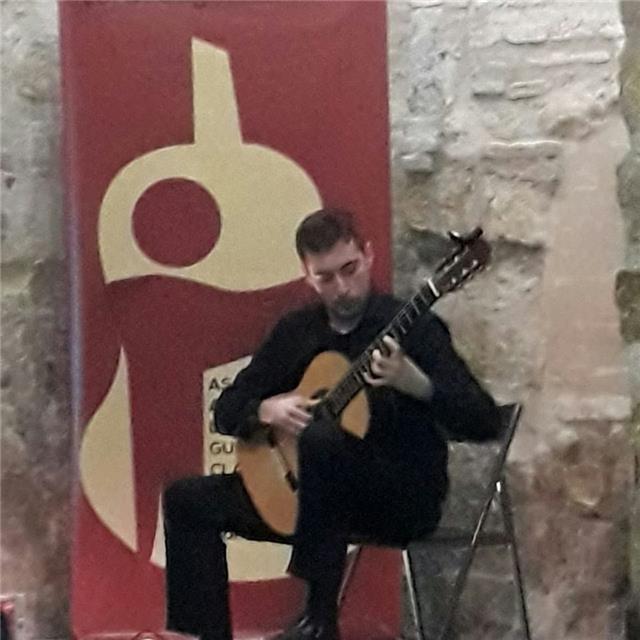 Profesor de guitarra clásica