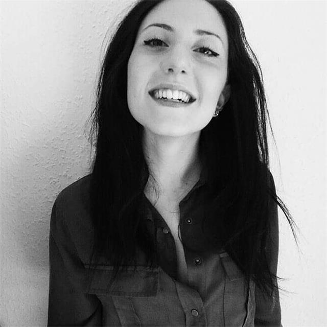 Studentessa di antropologia impartisce ripetizioni nelle discipline umanistiche