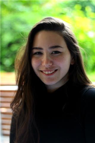 Étudiante en sciences biomédicales qui peux donc enseigner la biologie mais aussi bilingue en français et anglais