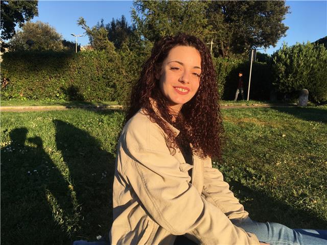 Ragazza di 20 anni al secondo anno nella facoltà di chimica offre ripetizioni in scienze naturali/matematica/fisica