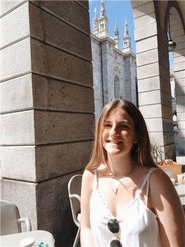 Clases particulares para niveles hasta Bachillerato, he cursado bachiller de ciencias sociales, universitaria estudiando GIB