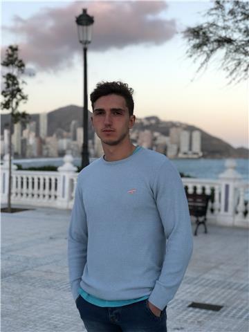 Profesor graduado en educación primaria con menciones en pedagogía terapéutica y educación física