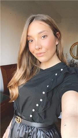 Salve sono una ragazza che va alle superiori ho 17 anni faccio la terza superiore e sto cercando un lavoro, faccio il liceo Linguistico perciò sono brava nelle lingue inglese , francese e spagnolo, posso insegnare italiano, storia geografia, scienze, e an